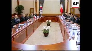Polish president Lech holds talks with South Korean president