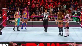 Sasha Banks & Bayley Vs Emma & Alicia Fox - WWE Raw 02/10/2017 (En Español)