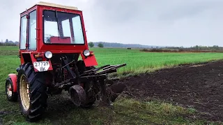 Вспашка двохкорпусним плугом на Владимирец т-25 Пахота весной Весняна оранка 2020 пахаем на т 25