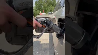 Как заправить машину газом.