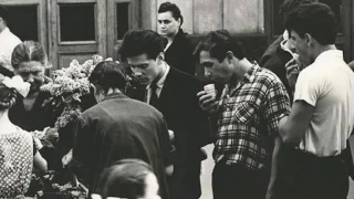 Покупая цветы / Buying flowers - 1950