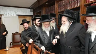 Rav Shaul Alter visits Munkatch Rebbe | ראש הישיבה מגור שליט"א בביקור אצל אדמו"ר ממונקאטש שליט"א