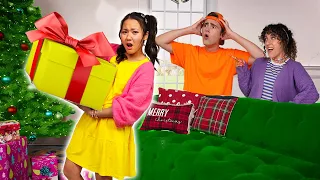 Ellie Sparkles WRAPS Presents for Jimmy & Casey | The Ellie Sparkles Show