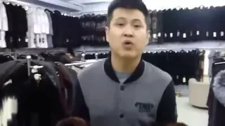 Китаец продаёт шубу. Главное, родителей не перепутать )))