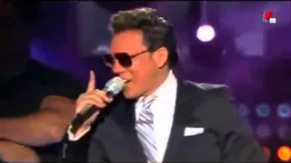 Roy Ramos imitando a Luis Miguel