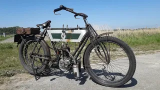 1905 Triumph on the road