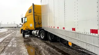 Не розминувся з газовозом на вузькій дорозі. Розбив дзеркало ...