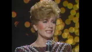 Vikki Carr Sings "Memory" - Rare Live Performance