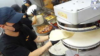 Half and half? Korean-style pizza made with an amazing machine / korean street food