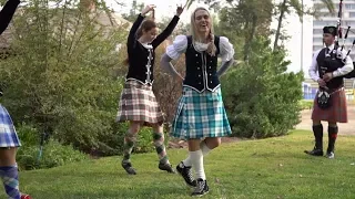 Aprendiendo un tradicional baile escocés | Plan V