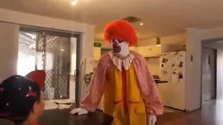 Ronald McDonald borracho (Random video)