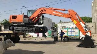 TATA Hitachi Excavator Mashine Unloading Trailer