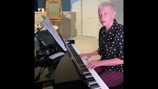 Annie Lennox plays Zadok The Priest