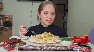 МУКБАНГ ВАРЕНИКИ 🥟 СЛАДКИЕ ПОМИДОРКИ 🍅 СЛАДОСТИ 🍫🍬🍭