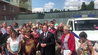 Депутат Госдумы Александр Шерин и жители против ЖК "Авангард"