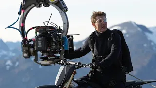 Tom Cruise salta nel vuoto in moto! Scena girata per Mission Impossible 7- Dead Reckoning