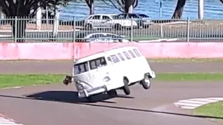 Kombi quase capota no evento King Kombi em Barra Bonita