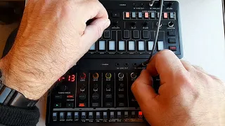 Hypnotic loops 4 x train jam (Roland J-6 + T-8)