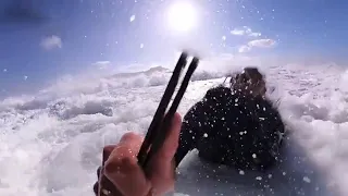 Surfista mostra como é ser engolido pelas ondas do canhão da Nazaré