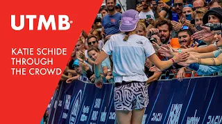 UTMB Mont-Blanc 2022 - 🟥 UTMB - Through the crowd with Katie Schide