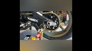Yamaha YZF-R6 (2009) Track / Race Motorcycle - Chain Adjustment