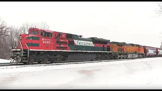 Ferromex SD70ACe on BNSF Grain Train