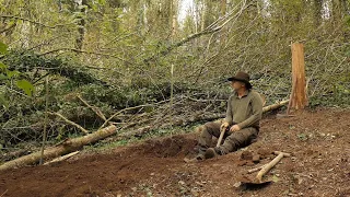 Build a shelter alone with my dog ( 3rd day )The hardest part is digging and digging !!