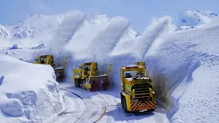 EPIC Snow Blower Removal Machines at Massive Snow Wall Walk in Japan