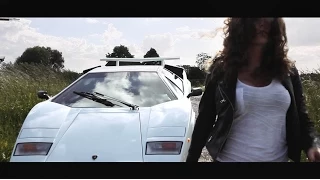 Countach vs Huracan - Girl steals countach