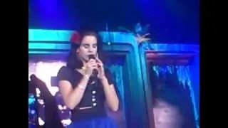 Lana Del Rey - Heart Shaped Box (Nirvana cover) live in Vienna