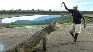 Kenya Villager vs 900lb Crocodile!