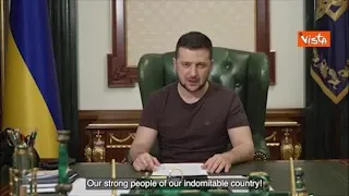 Zelensky: "L'assedio russo a Mariupol passerà alla storia come crimine di guerra"