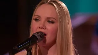 Danielle Bradbery and Blake Shelton (Contestant & Coach duet) sing "Timber, I'm Falling In Love"