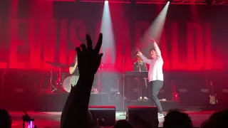 Lewis Capaldi Sydney Brings Girl on stage to sing Bruises AMAZING VOICE 2020 (full length)