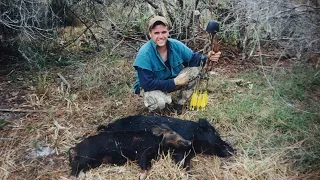 TWO HOGS KILLED WITH ONE ARROW/TRADITIONAL BOWHUNTING