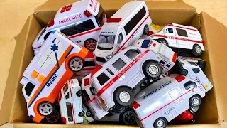 All Tomica ambulance minicars gather in the toy box! Sound the siren and run down the slope!