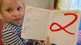 АРИНА получила ДВОЙКУ в ШКОЛЕ / Видео для детей