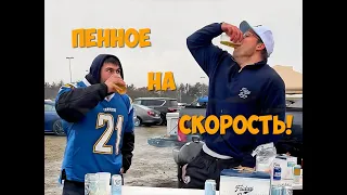 Кто быстрей выпьет стакан пенного?