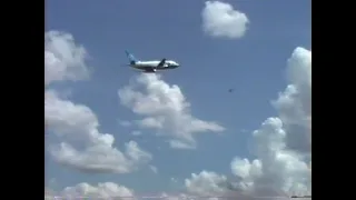 Decolagens de dois Boeing 737-200 da Vasp, na pista 31, Aeroporto de Londrina, Março 1996.