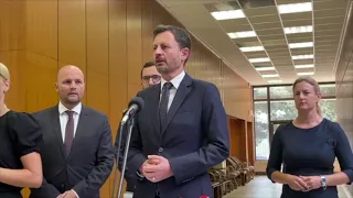 🔴 Premiér E. Heger pred rokovaním vlády o ultimáte SaS | Aktuality