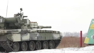 Gas turbine T-80BV on exercise