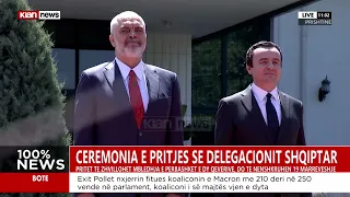 Mbledhja e 2 qeverive/ Delegacioni shqiptar pritet me ceremoni në Prishtinë