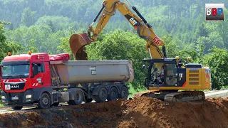 CATERPILLAR 323F Loads MAN Tipper Trailer Trucks, Ausbau B 14, Backnang, Germany, 18.05.2018.