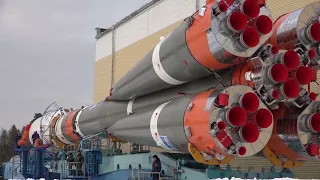 Подготовка ракеты носителя среднего класса «Союз 2 1а»
