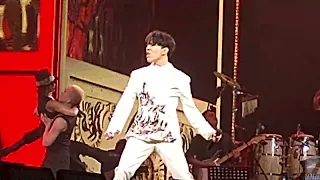 Dimash Qudaibergen - Lay Down - Dubai Solo Concert 03/25/2022 [Fancam]