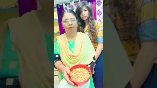 Roti ki qadar unse pucho jinko ek wqt ka khana naseeb nhi hota #food #garibi #motivational #helppoor