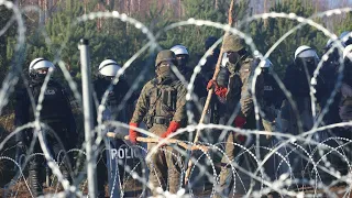 Stranded migrants try to breach Polish border as EU readies Belarus sanctions • FRANCE 24 English