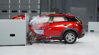 2016 Mazda CX-3 driver-side small overlap IIHS crash test