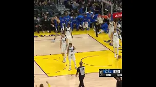 Klay Thompson With The Behind The Back Pass To Wiggins🥽🥽🥽 #highlights#nba#nbahighlights#dubnation