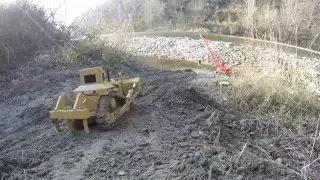 RC DOZER CONSTRUCTION and big cat d11 dozer in the river